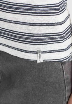 Khujo T-shirts T-shirt MATAMA Femme Marine / Blanc -Khujo 7d0781c23b99276cbdc5cda4a029bb26